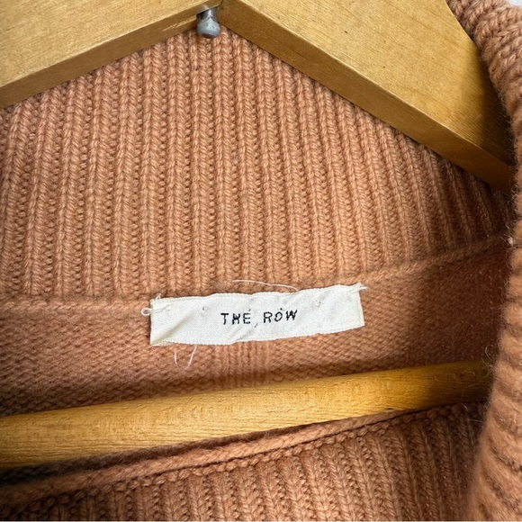 THE ROW Milina Cashmere and Wool Turtleneck Sweater - Picture 6 of 7